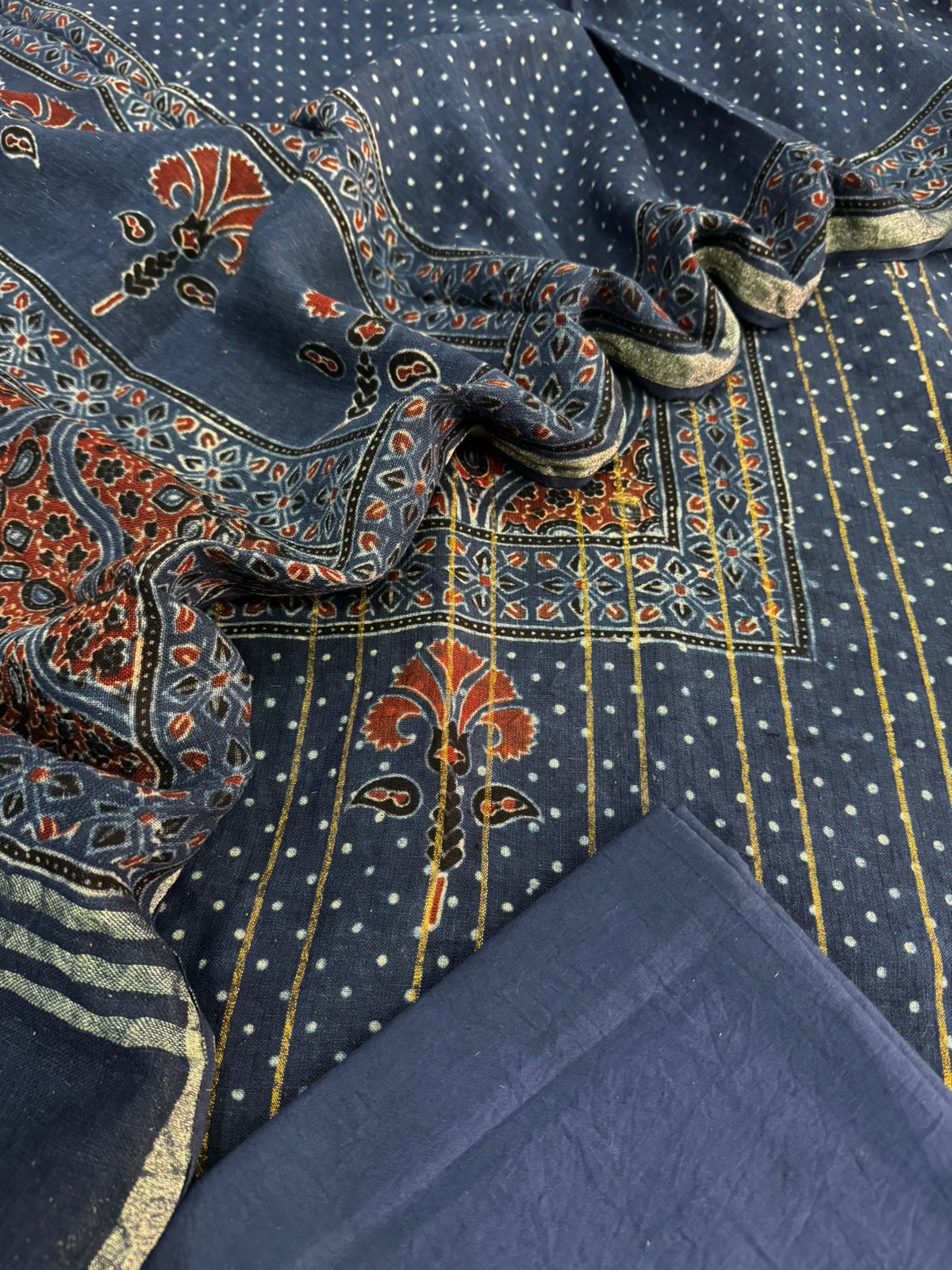 Linen by linen weaving Suit