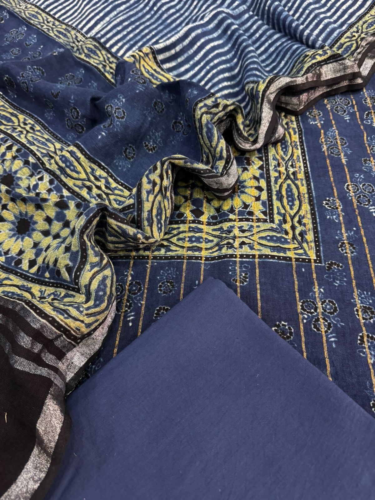 Linen by linen weaving Suit