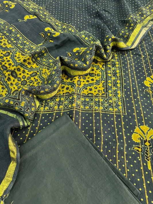 Linen by linen weaving Suit